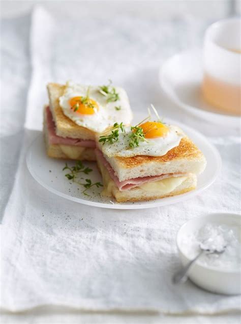 Mini Croque Madame Met Gebakken Kwarteleitje Delicious Magazine