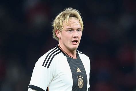 BVB Profi Beim DFB In Der Bringschuld Julian Brandt Mehr Als Ein