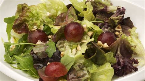 Receta de Ensalada de lechugas variadas con uvas Karlos Arguiñano