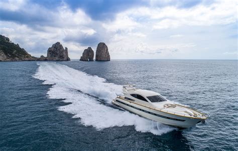 Yacht MIDNIGHT MADNESS Cerri 86 Flying Sport CHARTERWORLD Luxury