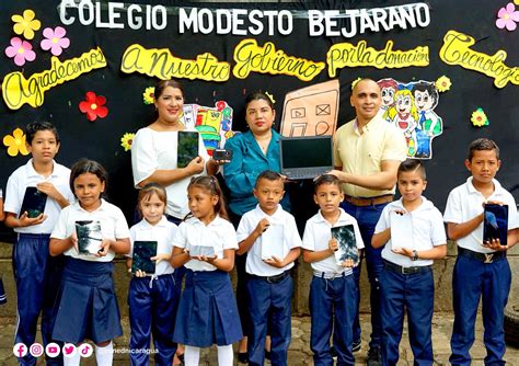 MINED Nicaragua on Twitter Entrega de Aula Digital Móvil en el Centro