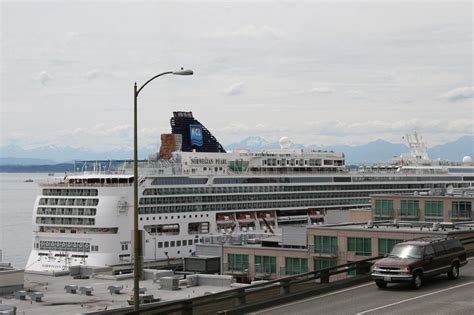 Norwegian Pearl - description, photos, position, cruise deals