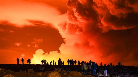 Iceland’s Tourism Suffers Amid a Belching Volcano and Flowing Lava ...