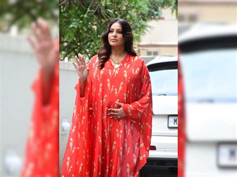 Heavily Pregnant Bipasha Basu Wear Pencil Heels In New Photos Fans Upset Seeing Hot Actress High