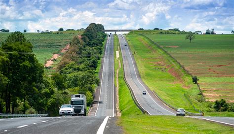 Obras no pavimento interditam alças de acesso da Rodovia Raposo Tavares