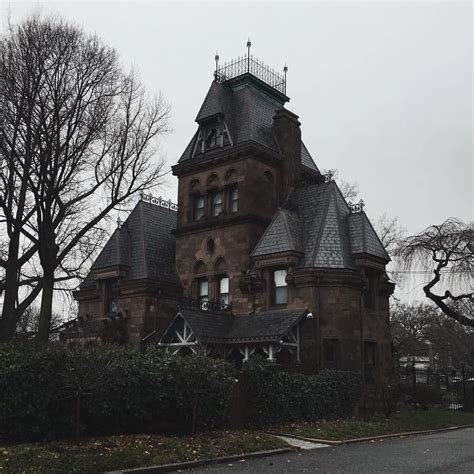 What You Need To Know About Victorian Style Homes
