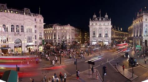 Piccadilly Circus - Public Square - visitlondon.com