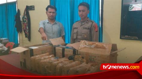 Petugas Avsec Bandara Internasional Silangit Gagalkan Pengiriman 12 Bal