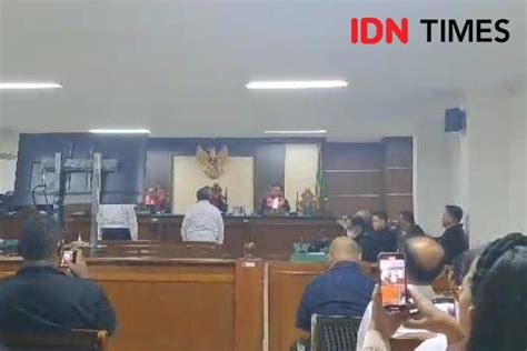 PN Makassar Vonis Bebas Bupati Mimika Non Aktif Dari Korupsi