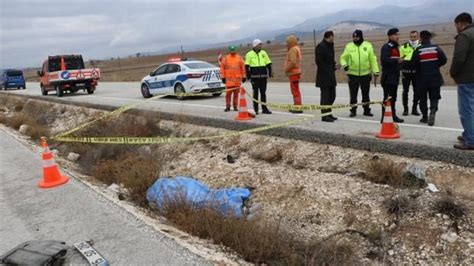 Burdur da cenaze dönüşü trafik kazası 1 ölü 4 yaralı