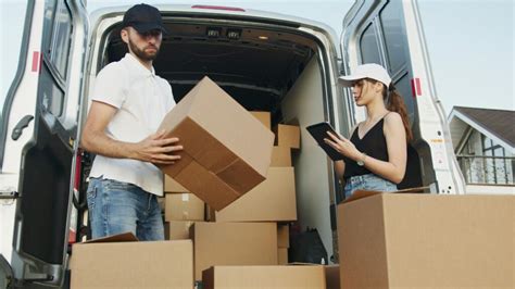 Pros And Cons Of Partial Truckload Shipping