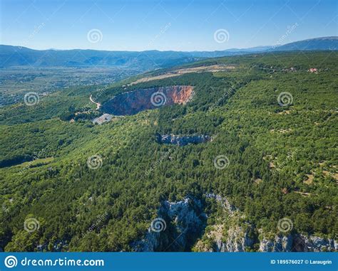 Widok Z Lotu Ptaka W Pobli U Imotski Z Krateru Jeziora Czerwonego I