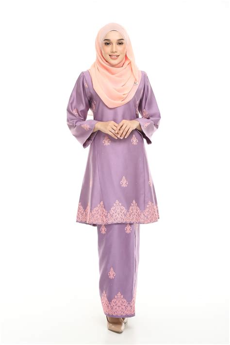 Lukisan Baju Kebaya Tradisional Melayu Vada Kemmer