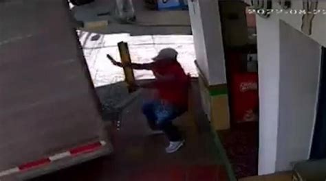 Impactante Video Hombre Se Salvó De Morir Arrollado Por Un Camión En