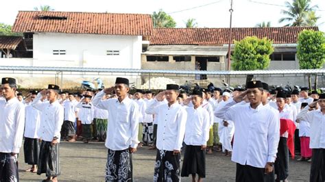 Ponpes Sumber Payung Gelar Upacara Hari Santri Nasional Harian Jatim