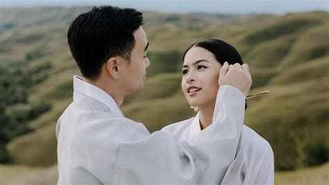 7 Beautiful Moments Of The Wedding Of Two Countries Maudy Ayunda And Jesse Choi