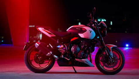 Triumph Introduces The Trident 800 A New Middleweight Naked Bike Team Nepal Drives Latest