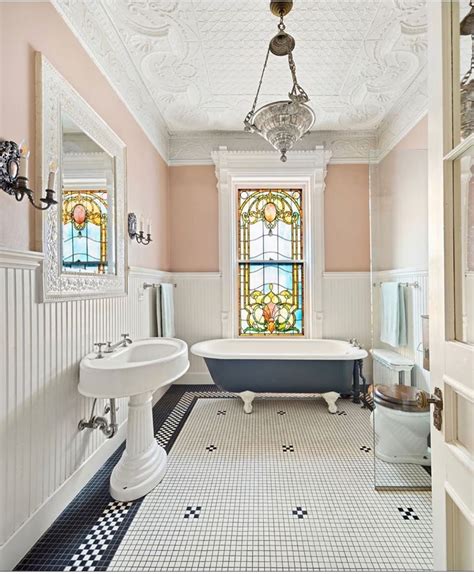 This Brownstone Bathroom Is So Lovely Simple Bathroom Designs