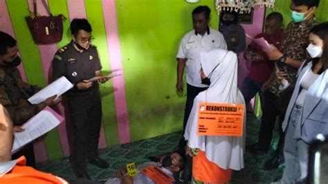 Polisi Gelar Rekonstruksi Istri Bunuh Suami Di Samarinda Korban Sempat