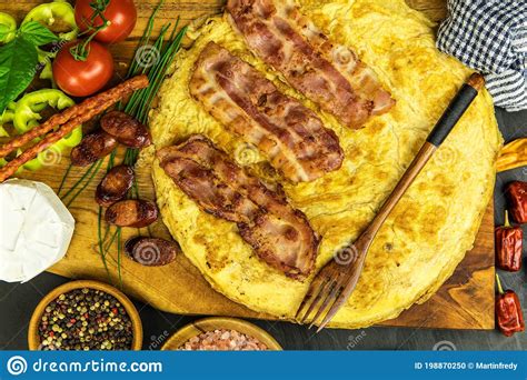 Omelete De Ovo Bacon E Salsicha Omelete Tomate Cebola Verde