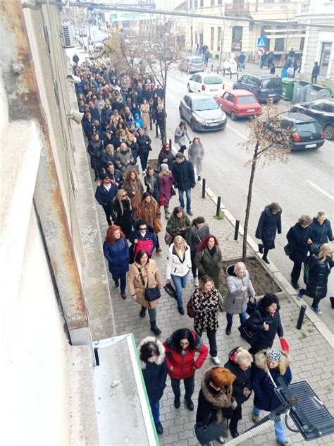 Veliki Protest Prosvetara U Kragujevcu DA SE ZAUSTAVI NASILJE U