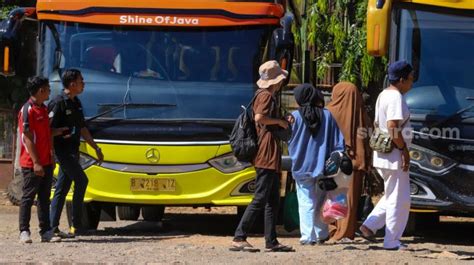 Terminal Bayangan Pondok Pinang Mulai Dipadati Pemudik