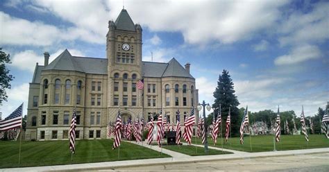 Man arrested after bringing meth to Gage County Courthouse, sheriff's office says