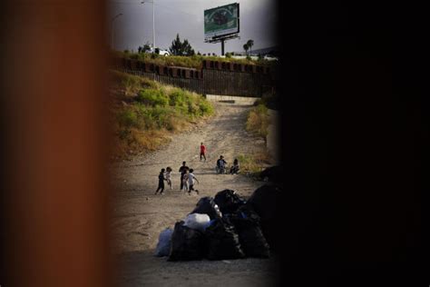 Ap Photos Crowds Of Migrants Wait At The Border As Title 42 Gives Way