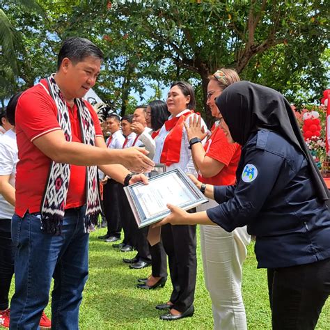 Hari Anak Nasional UPTD PPA Kotamobagu Terima Penghargaan Dari