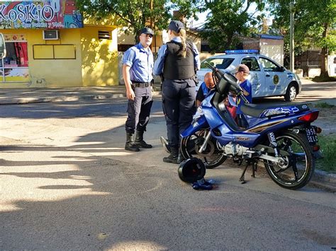 Fuerte Choque Entre Una Moto Y Un Auto En Calle 31 Bis Y 40 Un Joven