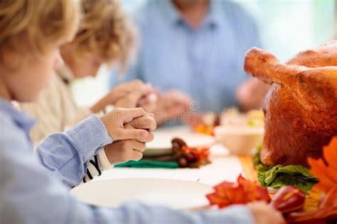 Cena Familiar De Agradecimiento Harina De Pavo Asada Foto De Archivo