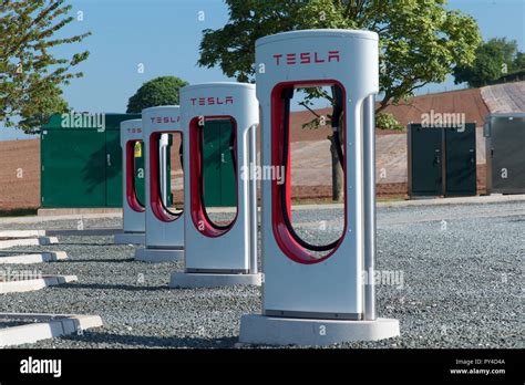 Tesla ladestation Fotos und Bildmaterial in hoher Auflösung Alamy