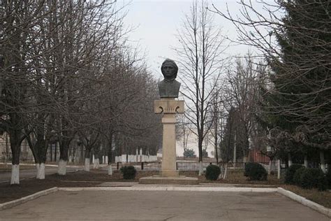 Monumentul Lui Mihai Eminescu Rezina