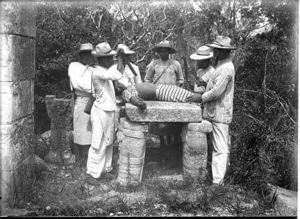 Representación de locales Altar de Sacrificios en ChichénItzá para el