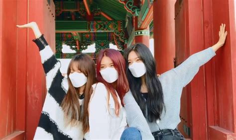 gay nerd III adlı kullanıcının EVERGLOW 에버글로우 panosundaki Pin