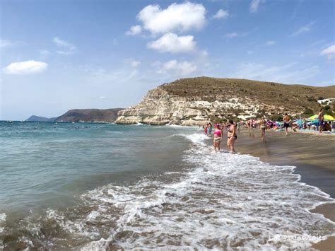 A qué playa de Cabo de Gata ir si hay viento de levante o de poniente