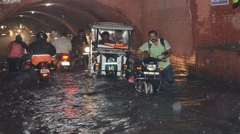 Water Logging On Roads After Rain In Bareilly Amar Ujala Hindi News Live Rain In Bareilly