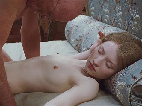 Emily Browning Naked Voyeurflash