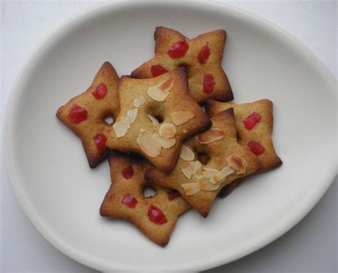 Dutch Dessert Recipes | Christmas food desserts, Christmas wreath cookies, Festive christmas dessert