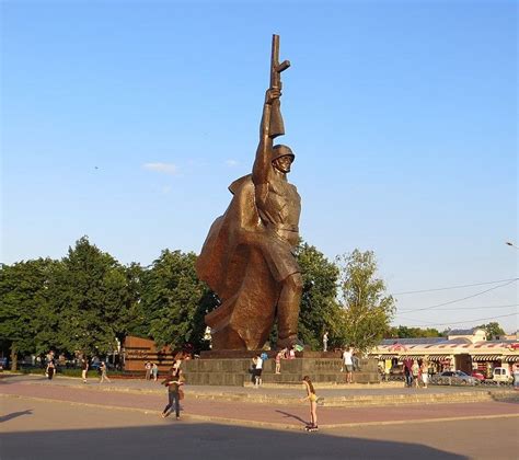 Schmitz Alain On Twitter Des Vandales Kharkov Ont Peint Des