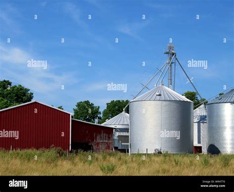 Silos And Barn Hi Res Stock Photography And Images Alamy