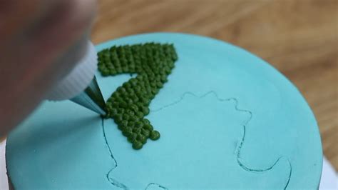 5 Buttercream Techniques that are BETTER than Fondant! - British Girl Bakes