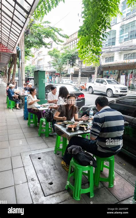 Thai street food stall, Bangkok, Thailand Stock Photo - Alamy