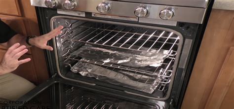 Can You Put Aluminum Foil In The Oven Without A Pan Solved