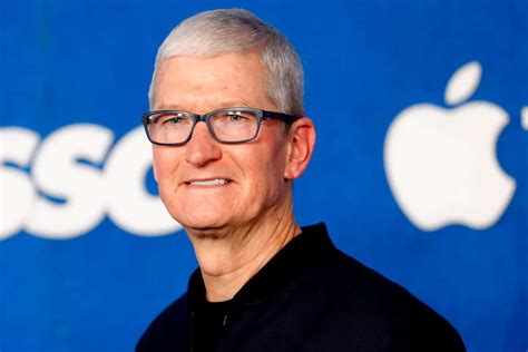 apple ceo tim cooks  million pay package draws fresh attention