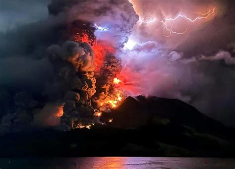 Indonesia Evacuating Thousands After Volcano Erupts, Causes Tsunami Threat