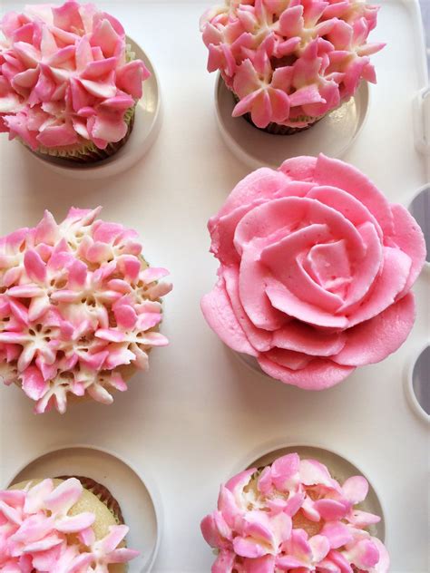 Quick Buttercream Rose Swirl Piping Tutorial