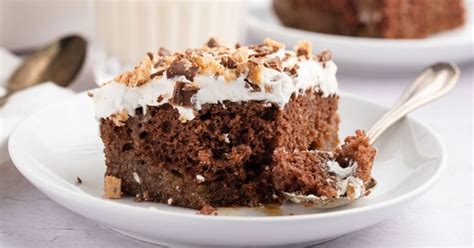 Heath Bar Cake (Easy Dessert Recipe) - Insanely Good