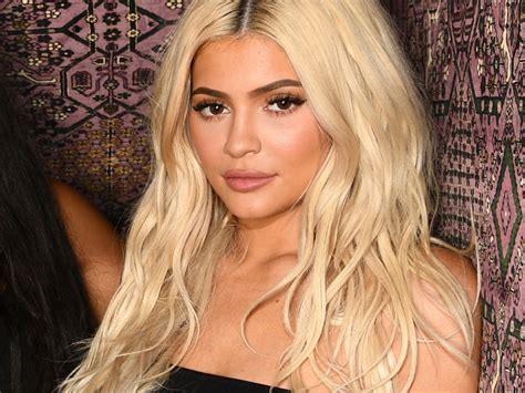 Kylie Jenner Rocked The No Pants Trend Again — And Matched Her Outfit To Her New Pink Hair