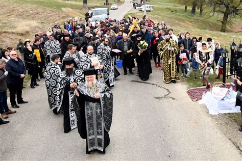 Procesiunea „drumul Crucii” La Mănăstirea Hadâmbu Doxologia